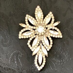Gorgeous 3 inch Crystal/Rhinestone Pin in Flower Shape with Moveable Dangle